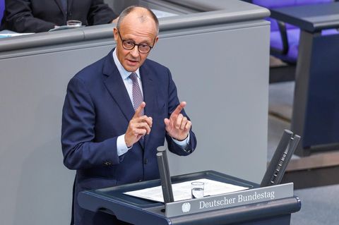 Bundeskanzler Friedrich Merz spricht im Bundestag