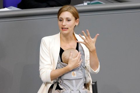 Historischer Auftritt: Hanna Steinmüller hält Rede mit Baby im Bundestag