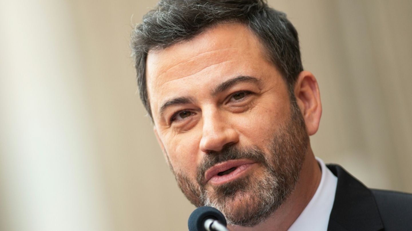Moderator Jimmy Kimmel