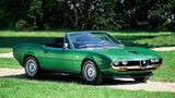 Der Montreal war ein Sportcoupé von Alfa Romeo, das ab 1970 sieben Jahre gebaut wurde. Das aufregende Design – etwa lamellenförmige Blenden über den Scheinwerfern – stammte vom italienischen Autodesigner Bertone.   Als Cabrio wäre der Montreal eine extravagante Alternative zum konservativen, etwas barocken Mercedes 350/450 SL (Baureihe 107) gewesen. Das war der Wagen, den Bobby Ewing in "Dallas" fuhr