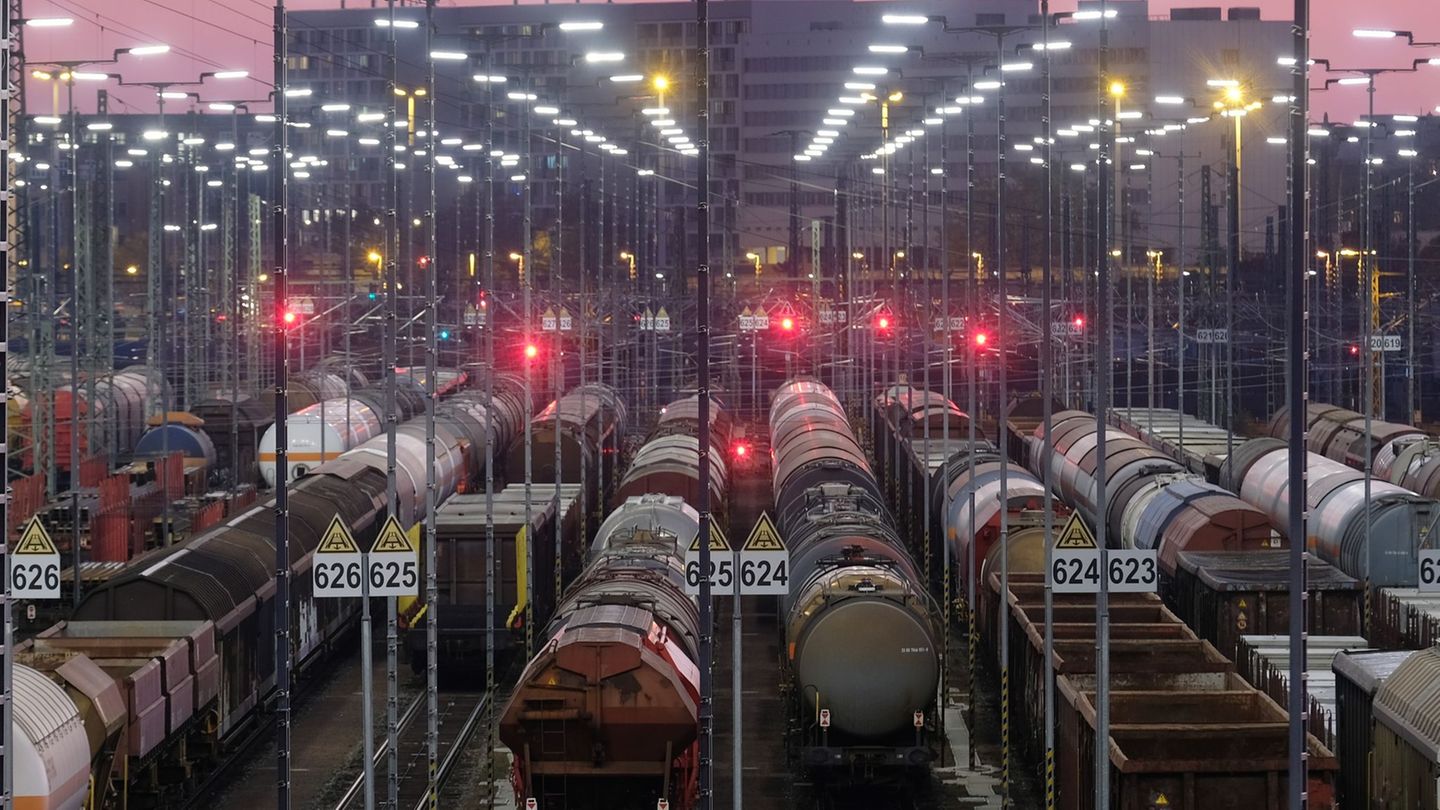Sachsens Wirtschaftsleistung ist im ersten Halbjahr leicht gestiegen (Symbolbild). Foto: Sebastian Willnow/dpa-Zentralbild/dpa