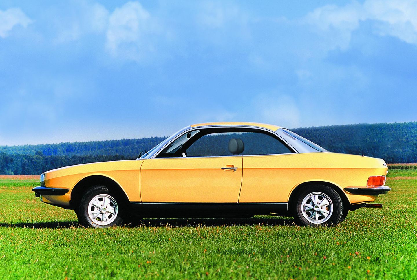 Der NSU RO 80 war eine echte Designrevolution. Als Coupé (ohne B-Säule) wäre der Wagen eine spektakulär-avantgardistische Konkurrenz zum damaligen sehr konservativ designten Mercedes-Benz "Strich-Achter"-Coupé gewesen