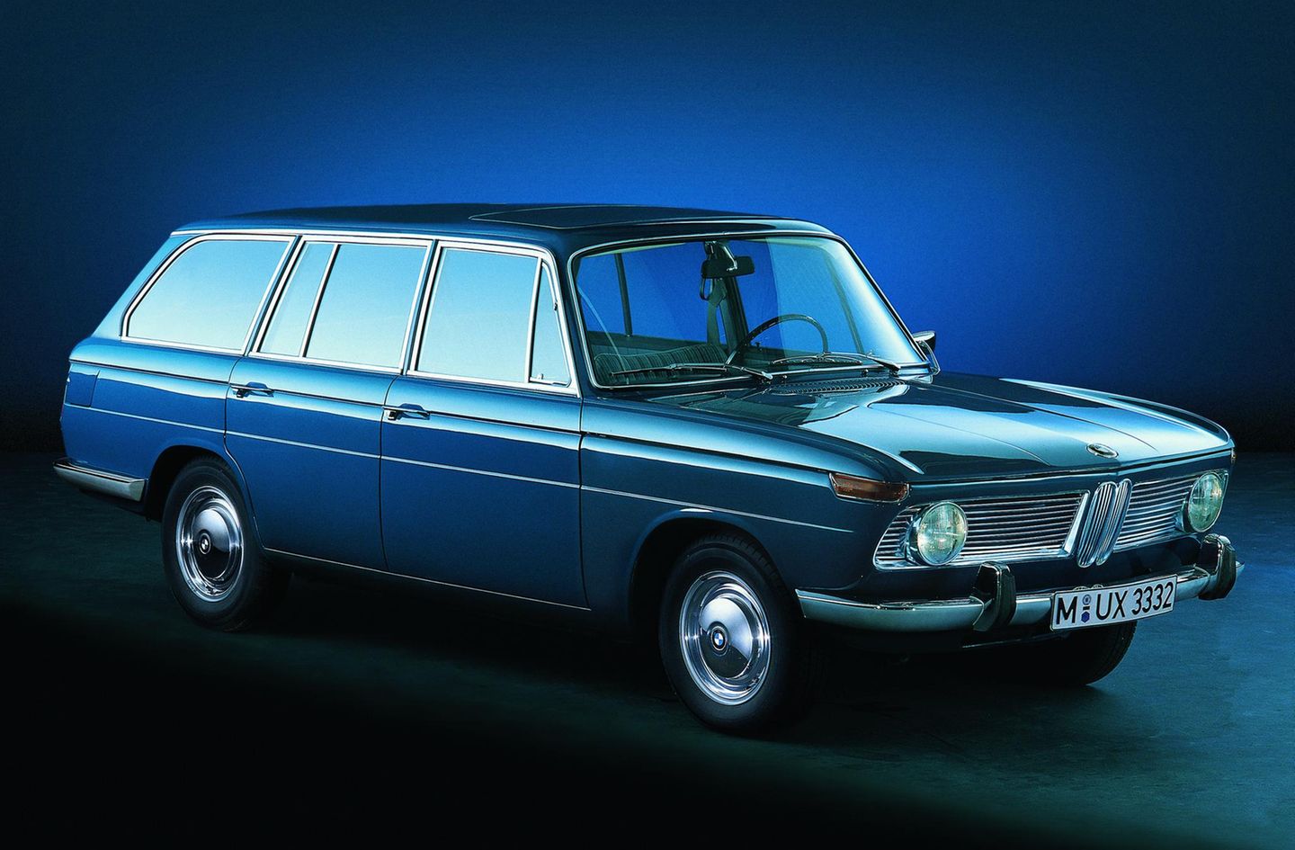 Der erste 3er-BMW (1975-1983) war nur als zweitürige Limousine und in kleinen Stückzahlen als Baur-Topcabriolet lieferbar. Erst die Nachfolgerreihe bot mit dem BMW 3er Touring einen echten kleinen Kombi. Der Touring der 02-Serie war eher eine Schrägheckvariante. Ein 3er Touring dieser ersten Baureihe wäre sicher ein Erfolg gewesen – und zudem gänzlich konkurrenzlos