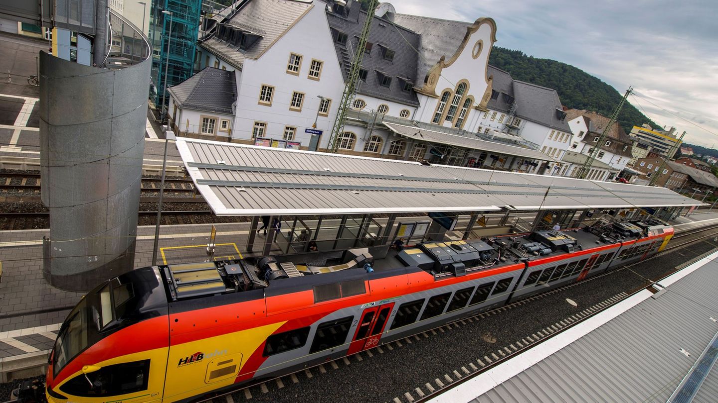 Die Hessische Landesbahn betreibt Strecken, die teils über die Landesgrenzen hinwegreichen. (Archivbild) Foto: picture alliance