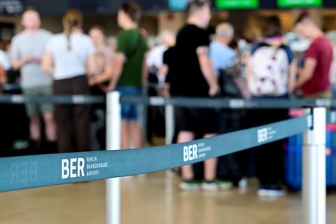Reisende am BER