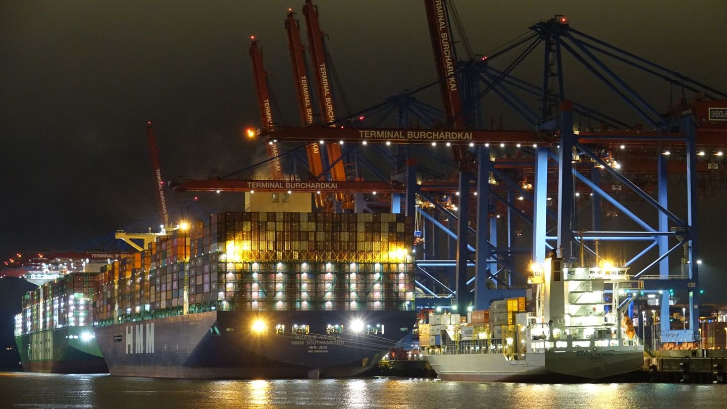 Die Wirtschaft hat sich in den einzelnen Bundesländern sehr unterschiedlich entwickelt. Hamburg, dessen Hafen hier zu sehen ist,