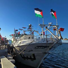 Ein Schiff der Gaza-Hilflotte, hier noch im Hafen von Tripoli, Libyen