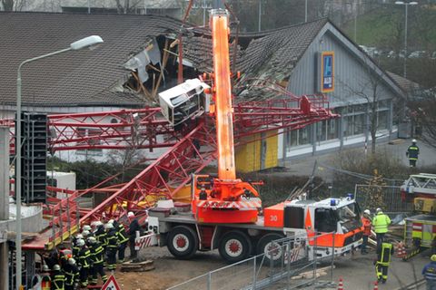 Umgestürzter Kran in Bad Homburg