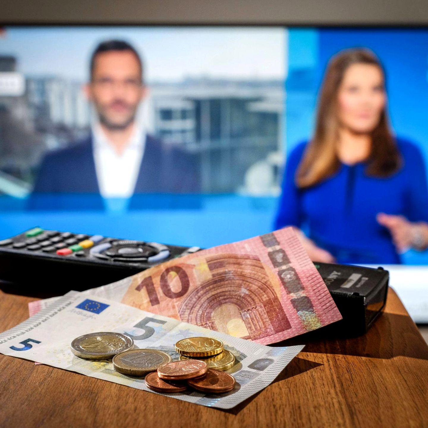 Aktuell liegt der Rundfunkbeitrag bei 18,36 Euro im Monat