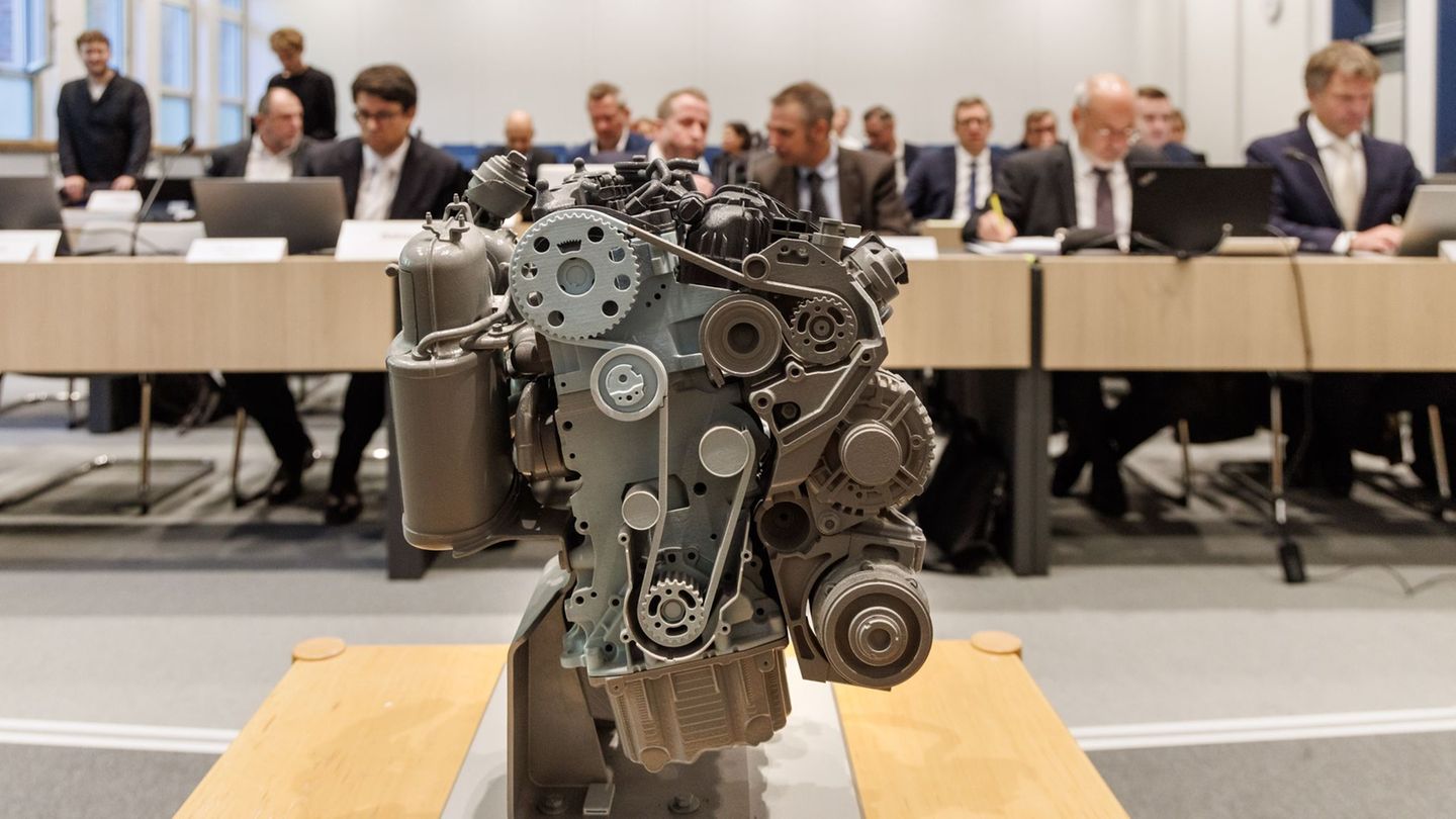 Vor dem OVG Schleswig wird über die Genehmigung eines VW-Software-Updates in der Motorsteuerung durch das KBA verhandelt. Foto: