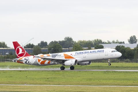 Flugzeug am Flughafen Hannover (Archivbild)