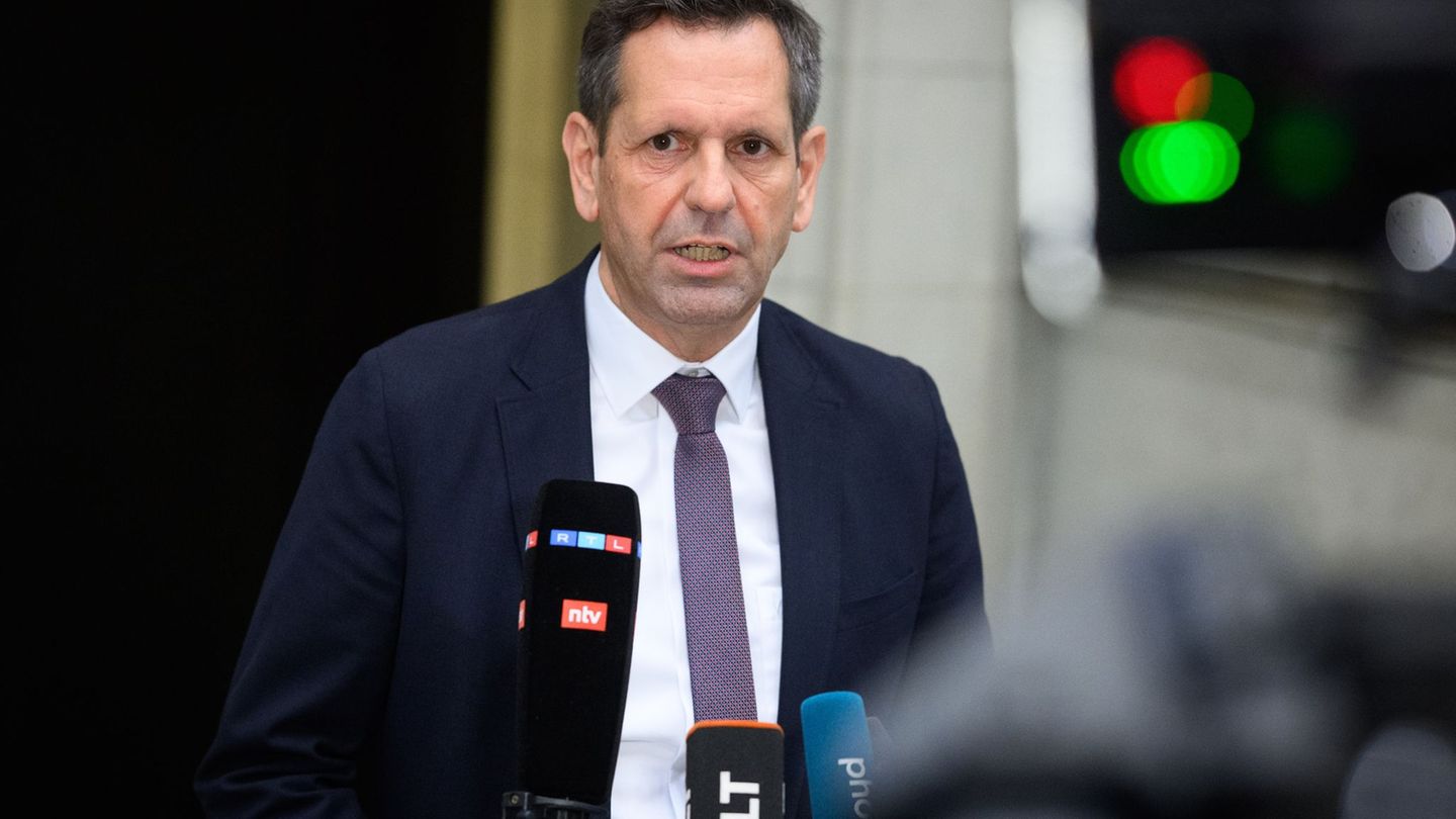 Sucht den Konsens mit den Städten: Ministerpräsident Olaf Lies. (Archivbild) Foto: Bernd von Jutrczenka/dpa