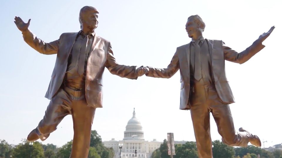 Trump und Epstein Hand in Hand vor dem US-Kapitol
