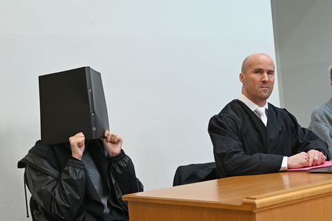 Die angeklagte Schwimmlehrerin steht zwei Jahre nach dem tödlichen Unglück noch immer unter dem Eindruck des tragischen Geschehe