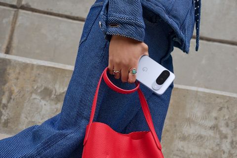 Das Pixel 10 ist mit 6,3 Zoll Bildschirmdiagonale genau so groß wie sein Vorgänger.