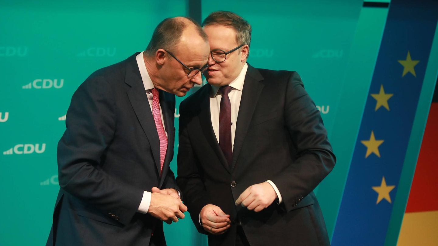 Will mehr Rüstungsaufträge: Mario Voigt und Friedrich Merz