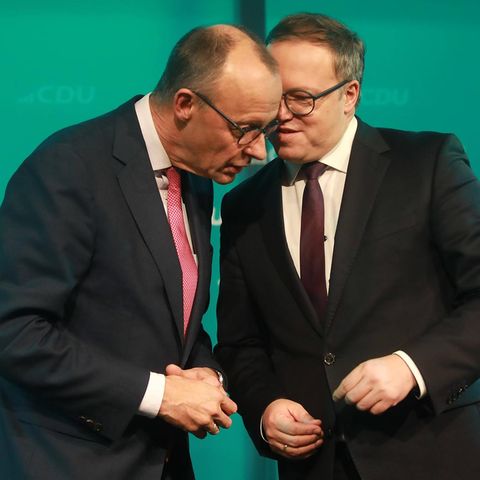 Will mehr Rüstungsaufträge: Mario Voigt und Friedrich Merz