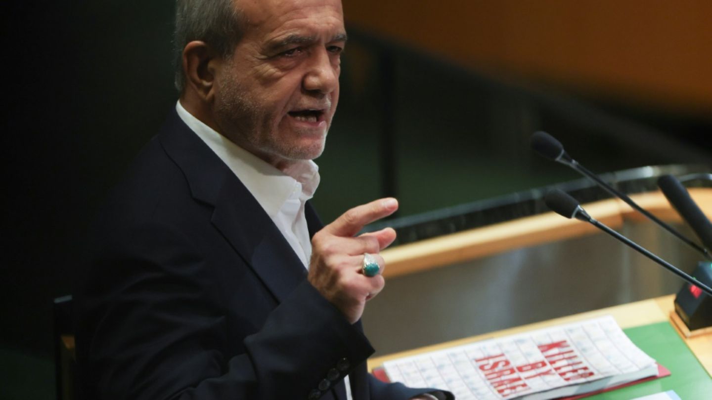 Irans Präsident Peseschkian spricht während der UN-Generaldebatte