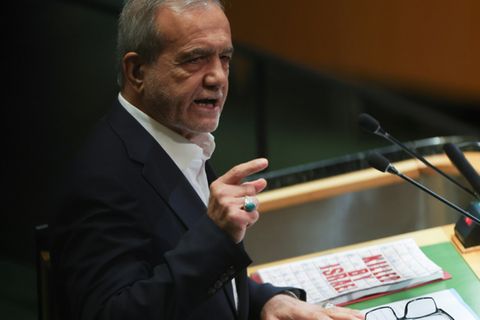 Irans Präsident Peseschkian spricht während der UN-Generaldebatte