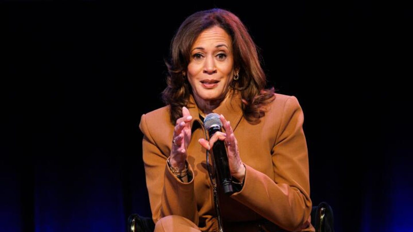 Ex-Vizepräsidentin Kamala Harris appelliert beim Auftakt ihrer Buchtour an die Macht des Volkes