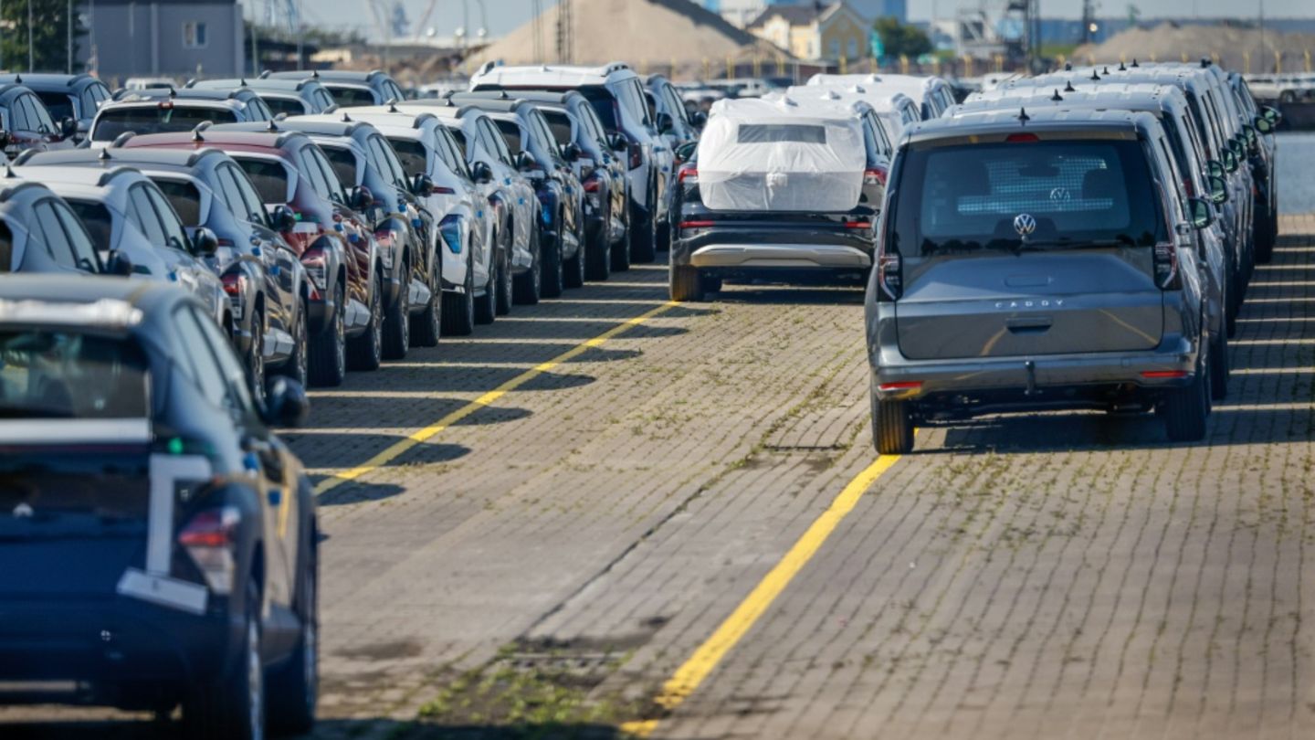 Neuwagen vor der Verschiffung in Bremerhaven