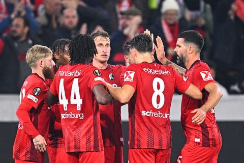 Traf zum 1:0 für Freiburg: Mittelfeldspieler Patrick Osterhage (M.). Foto: Tom Weller/dpa