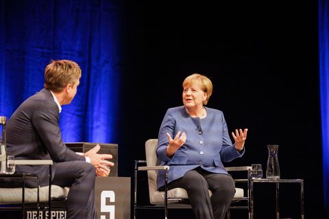 So viel Lob für Merz hatte Merkel schon lange nicht mehr übrig. Foto: Gordon Welters/DER SPIEGEL/dpa