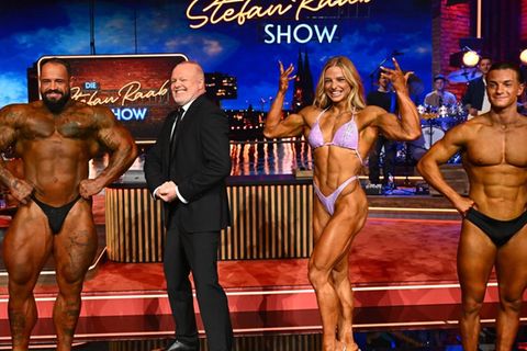 Bodybuilder und Bodybuilderinnen wie Lena Ramsteiner begrüßte Stefan Raab im Studio.