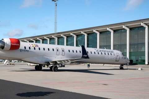 Ein Flugzeug im dänischen Aalborg: In der Nähe wurden Drohnen gesichtet