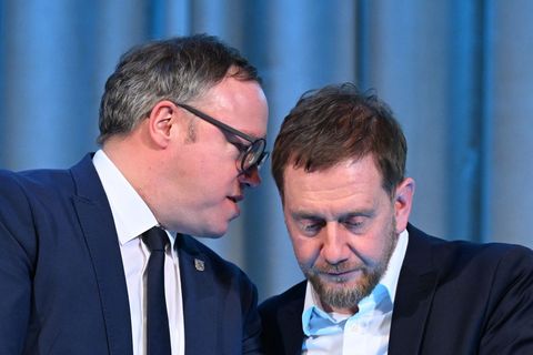 Thüringens Regierungschef Mario Voigt und Sachsens Ministerpräsident Michael Kretschmer (beide CDU) hoffen auf wirtschaftliche I