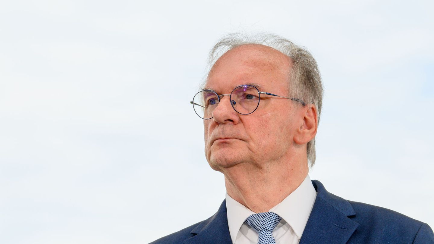 Sachsen-Anhalts Ministerpräsident Reiner Haseloff (CDU) drängt auf mehr Unterstützung für die Chemie- und die Automobilzuliefere
