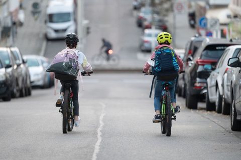 Die Zahl der Unfälle auf dem Schulweg ist gestiegen. (Archiv) Foto: Marijan Murat/dpa