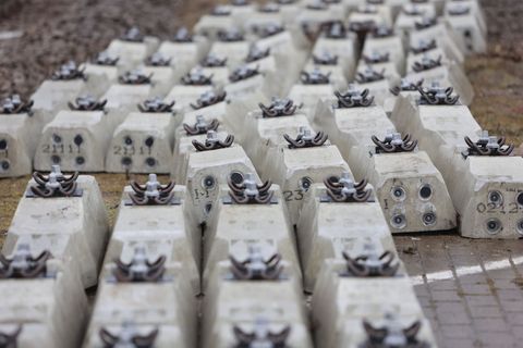 5.200 Schwellen werden in Karlsruhe getauscht. (Symbolbild) Foto: Matthias Bein/dpa