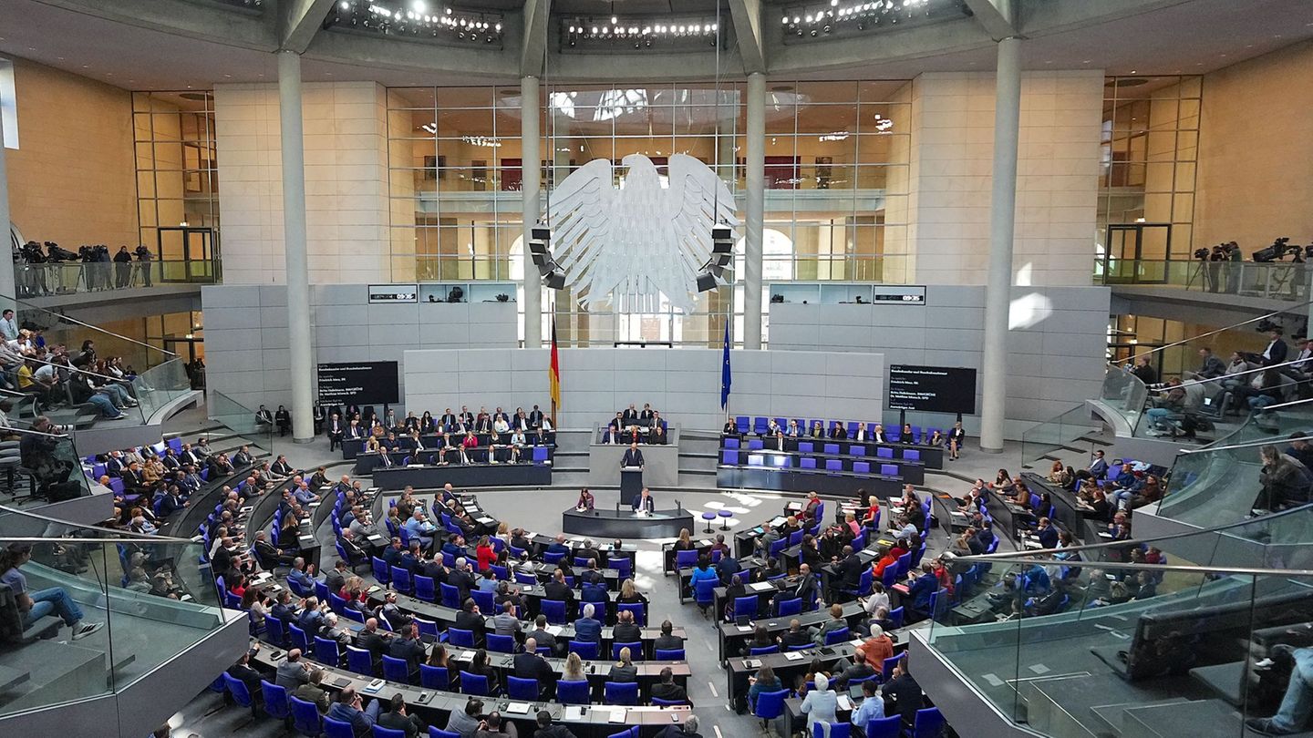 Im ersten Anlauf ist die Richterwahl im Bundestag geplatzt. Jetzt folgt der zweite Versuch, Foto: Michael Kappeler/dpa