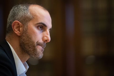Hannovers Oberbürgermeister Belit Onay: Debatte über Abkehr vom Verbrenner-Aus ab 2035 wird Autoindustrie nicht retten. (Archivb