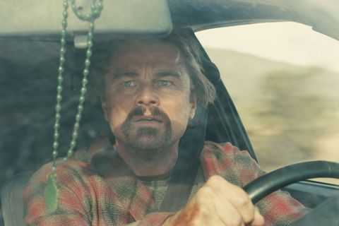 Leonardo diCaprio spielt in "One Battle After Another" einen abgehalfterten Revolutionär. (Handout) Foto: -/Photo Courtesy Warne