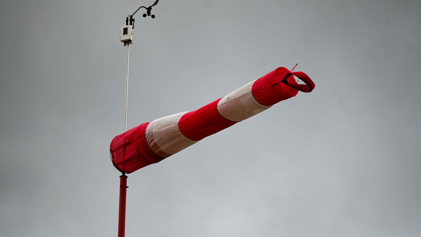 Der Deutsche Wetterdienst erwartet am Donnerstag verbreitet Wind und Sturmböen von bis zu 60 Kilometer pro Stunde in Sachsen-Anh