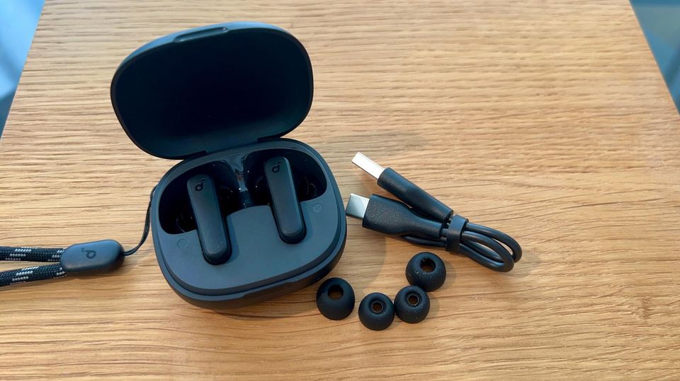 Der Lieferumfang der Soundcore P20i