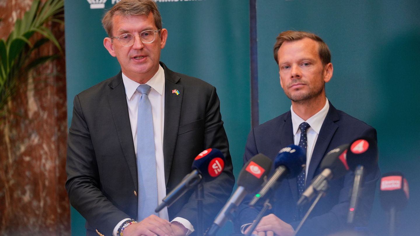 Sprechen von einem "hybriden Angriff": Dänemarks Verteidigungsminister Troels Lund Poulsen und Justizminister Peter Hummelgaard.