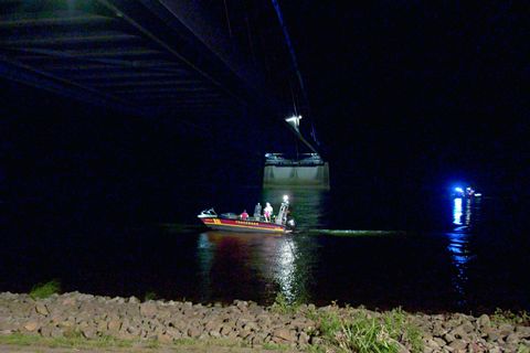 Mit Booten, einem Hubschrauber und vielen Menschen waren Feuerwehr, Polizei, Technisches Hilfswerk, Bundespolizei und DLRG im Ei