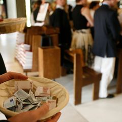 Neben Kirchensteuer nehmen die Kirchen auch Kollekte ein
