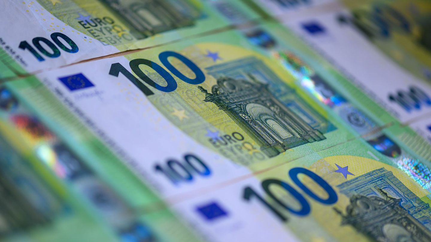 Die globalen Geldvermögen sind 2024 erneut kräftig gewachsen. (Symbolbild) Foto: Hendrik Schmidt/dpa