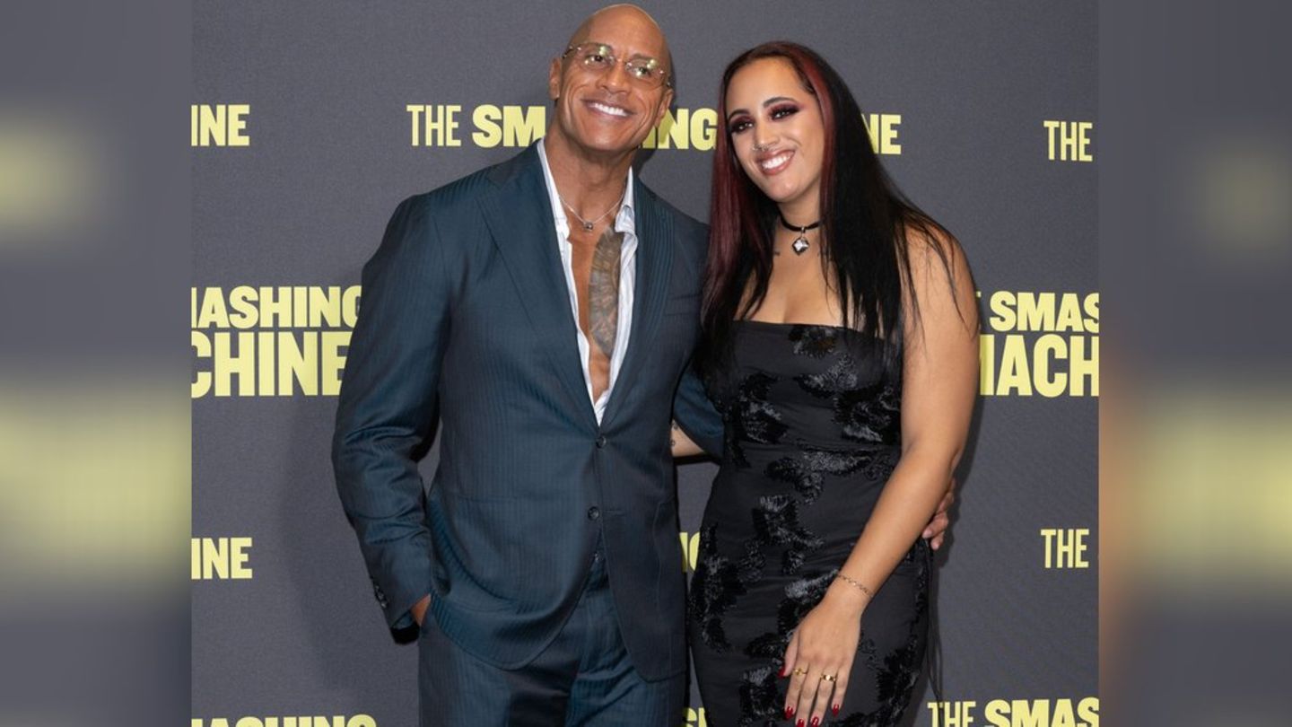 Wrestler Ava Raine: Dwayne Johnson with daughter on a red carpet