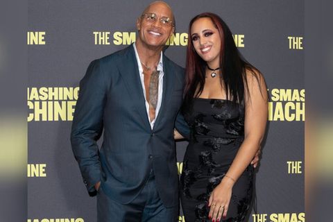 Dwayne Johnson und seine Tochter bei der Premiere von "The Smashing Machine" in London
