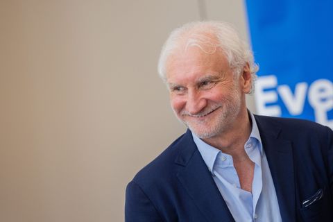 Rudi Völler wird beim Sportpresseball als Legende des Sports geehrt. Foto: Rolf Vennenbernd/dpa