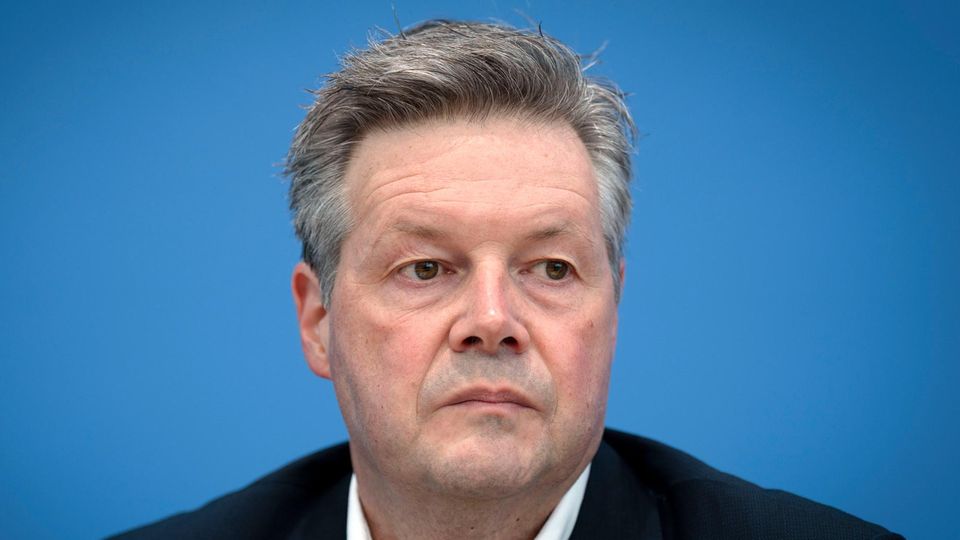 Deutsche Bahn: Dirk Rompf zieht nach EVG-Druck Bewerbung zurück | STERN.de