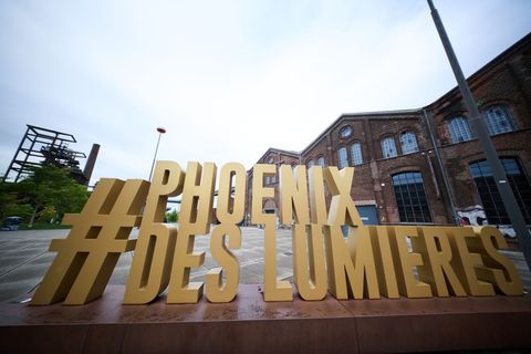 Die neue Show zeigt rund 450 Bilder - überwiegend Werke Monets. Foto: Bernd Thissen/dpa