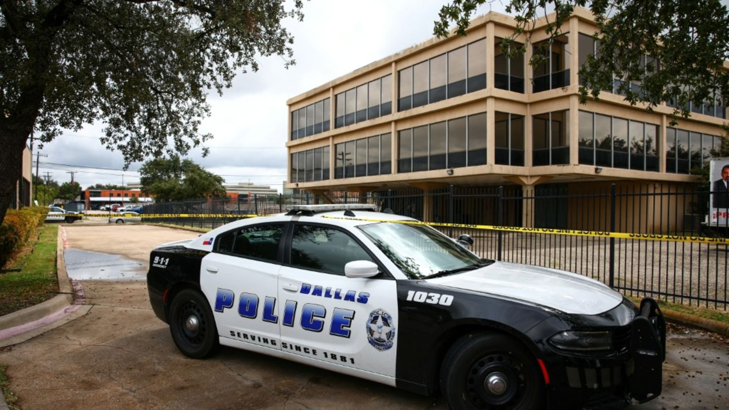 Ein Polizeiauto vor der US-Einwanderungsbehörde ICE in Dallas