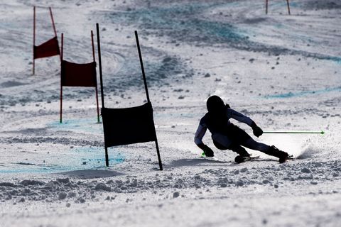 Im Ski-Weltcup wird es künftig nach einem Beschluss des Weltverbandes FIS Geschlechtertests geben. (Archivfoto) Foto: David Tane