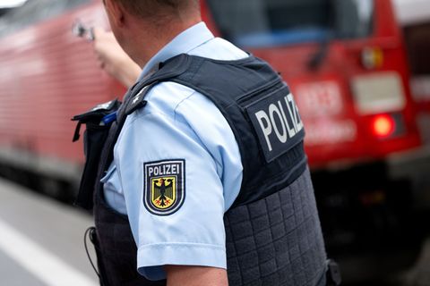 Die Bundespolizei mahnte zur Vorsicht an Bahnsteigen. (Symbolbild) Foto: Sven Hoppe/dpa